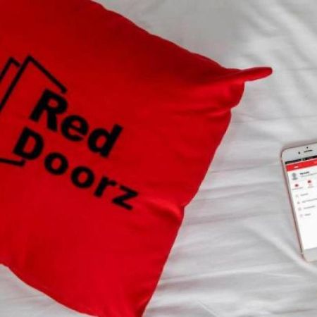 Reddoorz Near Universitas Wijaya Kusuma Surabaya Kültér fotó