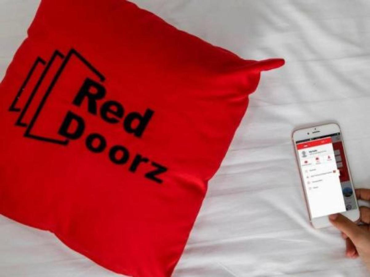 Reddoorz Near Universitas Wijaya Kusuma Surabaya Kültér fotó